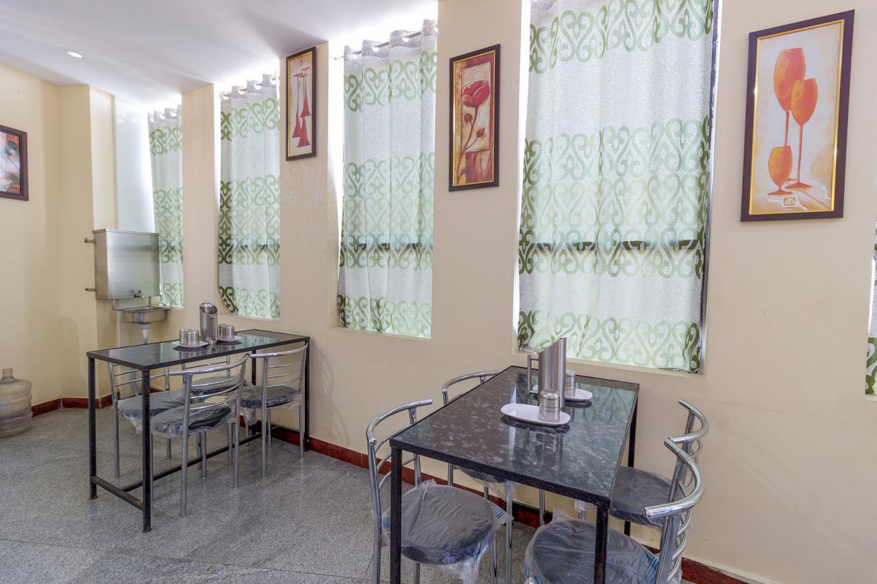 Oyo 7627 Royal Plaza Hotel Haidarábád Kültér fotó